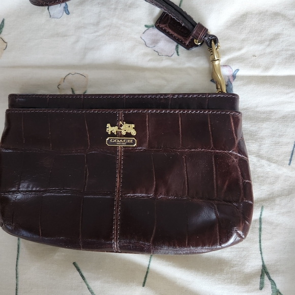 COACH LEATHER CROCO EMBOSSED WRISTLET.  NEW - Picture 1 of 10